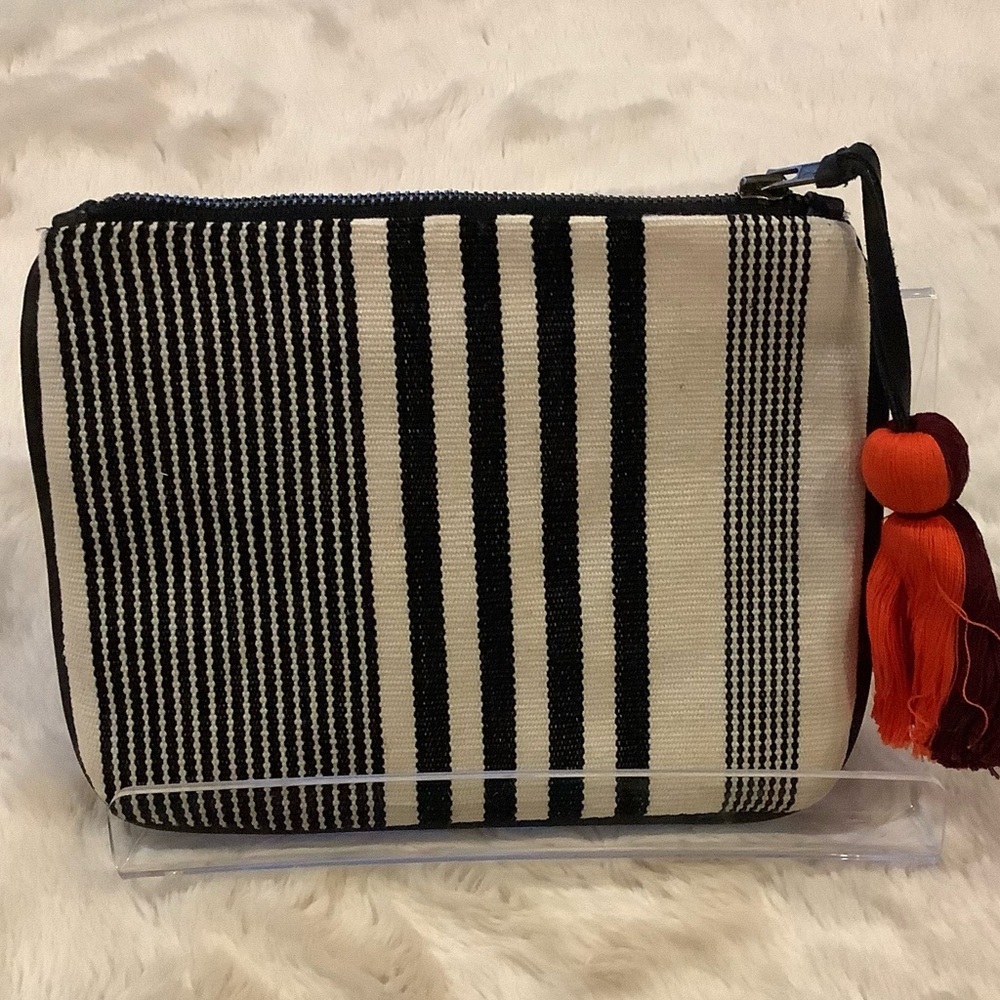 Mercado Global Black and White Woven Cotton Clutch, NWOT.